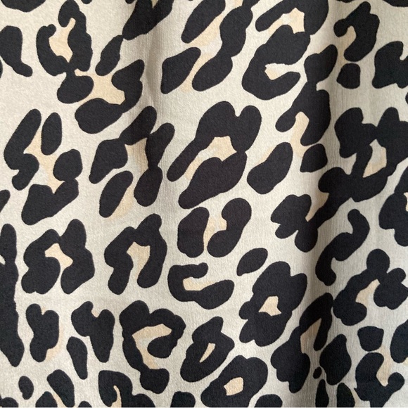 5/$15 Nice LOFT Petite Light Tan & Black Animal Print LS Top LP - Picture 4 of 9
